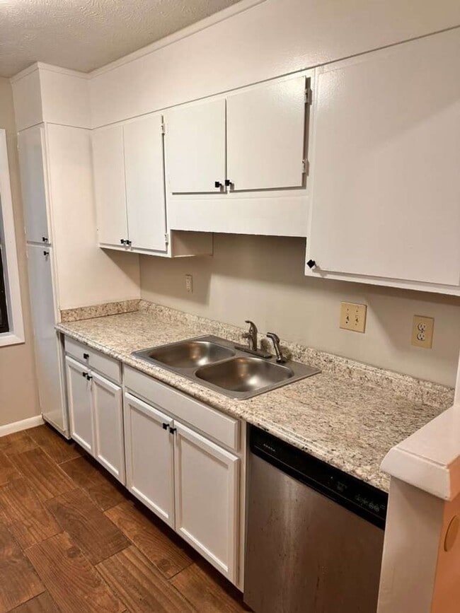 Building Photo - 6920 Timberwood Dr