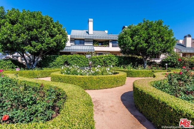 Building Photo - 2340 Century Hill