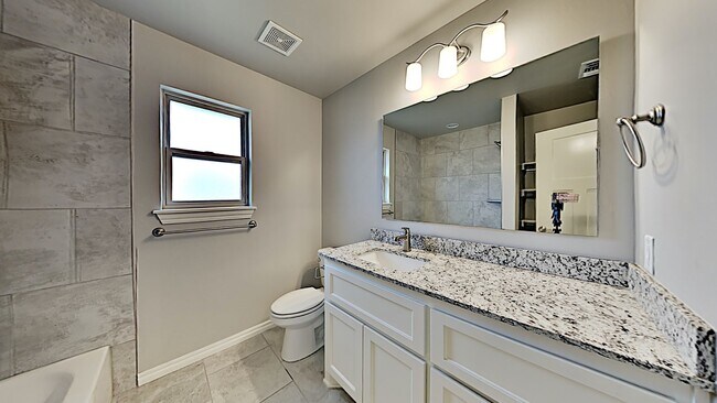 Building Photo - 4 Bedroom 2 Bathroom 2 Car Garage Home with Storm Shelter in East Edmond