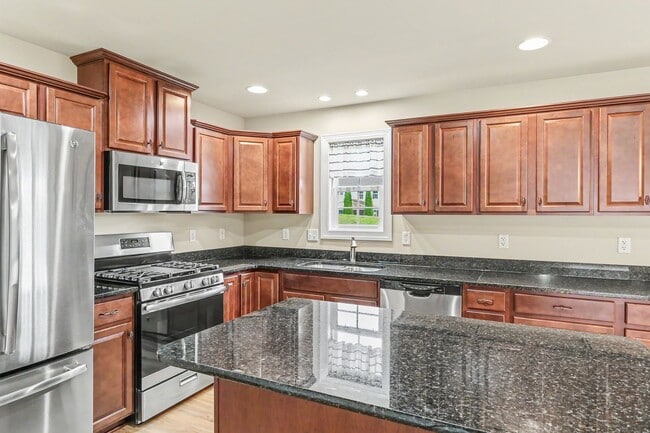 Building Photo - Three bedroom, 2.5 townhome in Mechanicsburg near Trindle Rd.