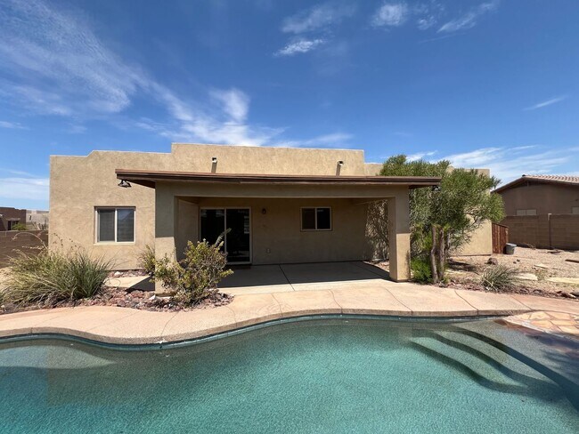 Building Photo - POOL HOME IN ESTRELLA!
