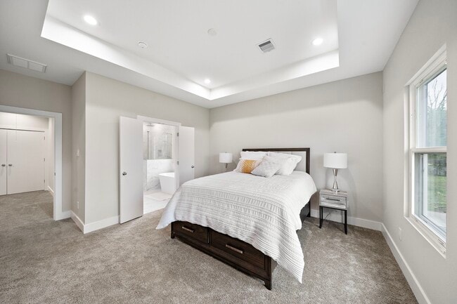 Building Photo - 8670 Easthaven Blvd