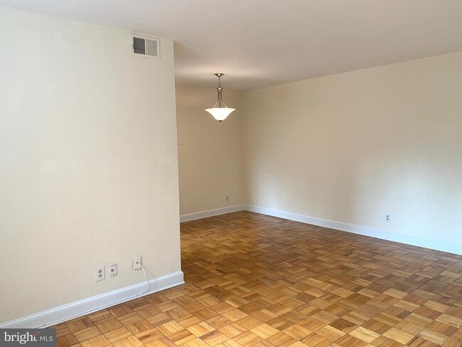 Building Photo - 26 S Old Glebe Rd