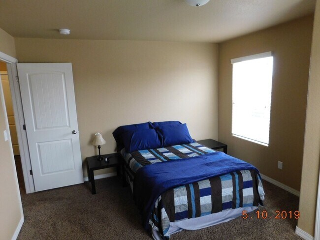 Building Photo - STUNNING 2-STORY HOME on CORNER LOT in CUC...