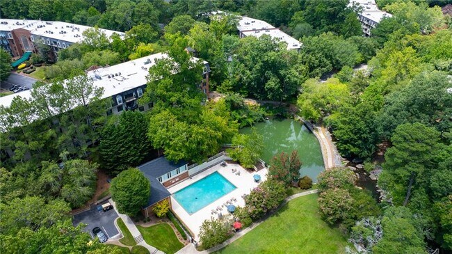 Building Photo - 25316 Plantation Dr NE