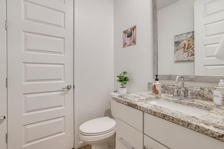 Building Photo - 417 E Emerald Dr