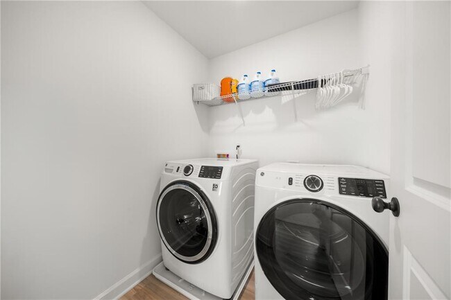 Building Photo - 4541 Moray Dr