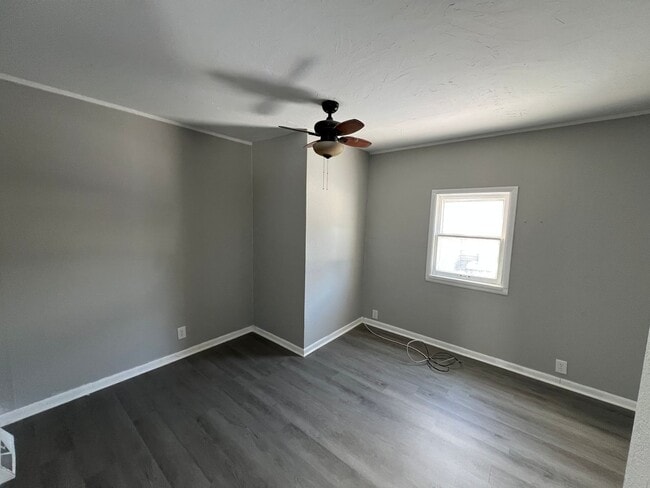 Building Photo - 216 W Dolman St