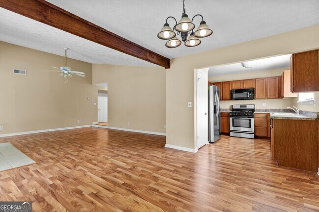 Building Photo - 625 Oxford Hall Dr SW