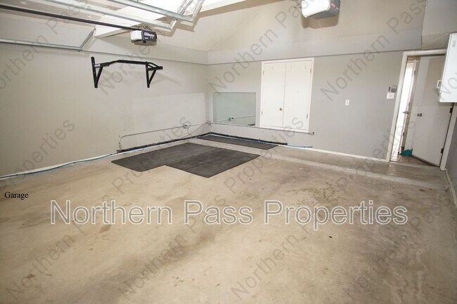 Building Photo - 6040 Los Siglos Dr