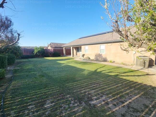 Building Photo - Fantastic SW home in a Cul-De-Sac. It feat...