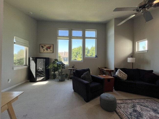 Building Photo - Spacious 2,511 Sq Ft Wilsonville Townhome with Vaulted Loft, Modern Kitchen & Attached Two-Car Ga...