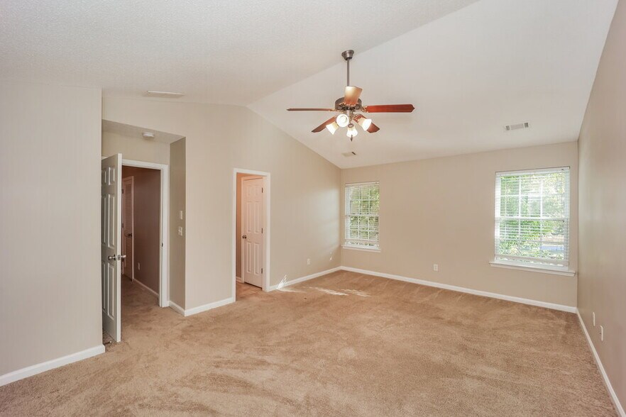 Building Photo - 12 Preserve Dr