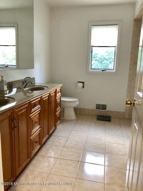 Building Photo - 16 Bridle Dr