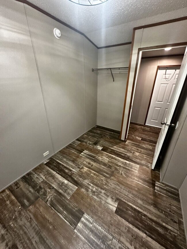 Building Photo - Secure Gated Delight Community