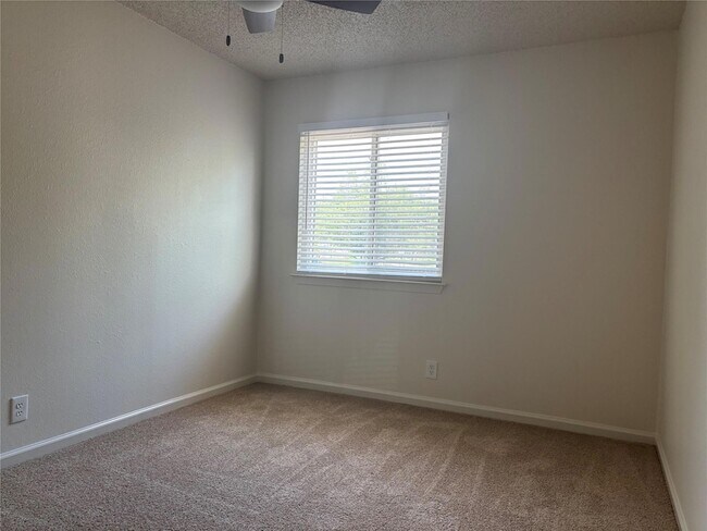 Building Photo - 6605 Danwood Dr