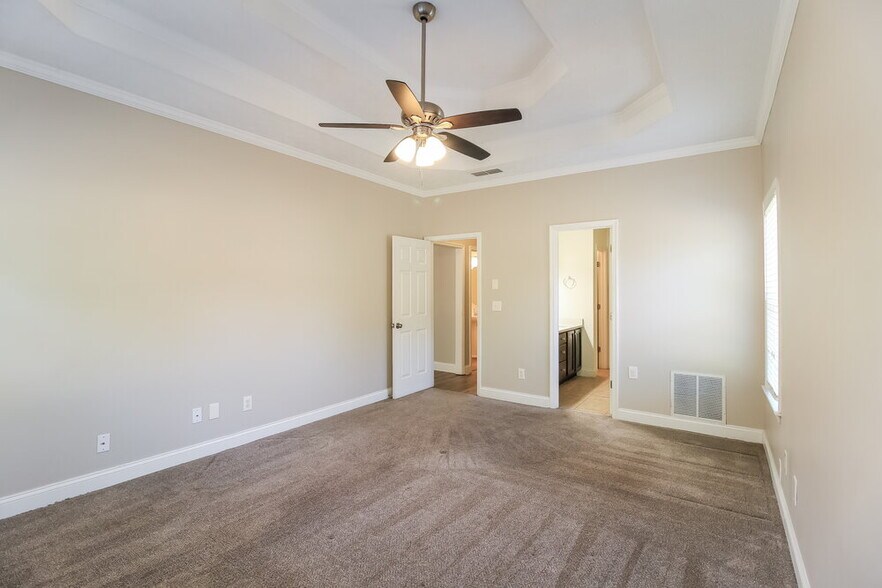 Building Photo - 453 Aviemore Loop