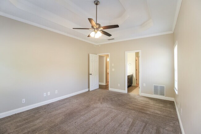 Building Photo - 453 Aviemore Loop