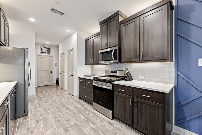 Building Photo - 974 Mikaela Dr