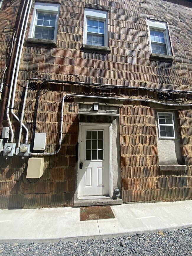Building Photo - 181 Armstrong St