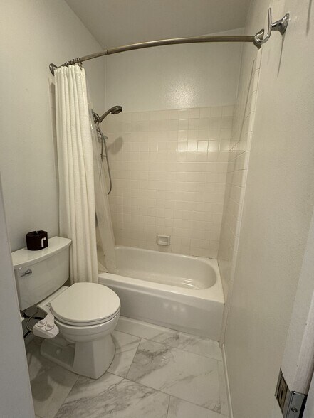 Building Photo - 12646 Springbrook Dr