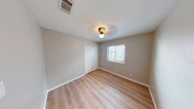 Building Photo - 10214 Missel Thrush Dr