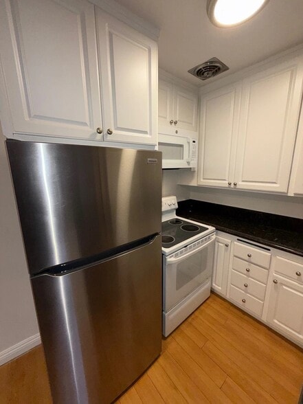 Primary Photo - 10760 Rose Ave