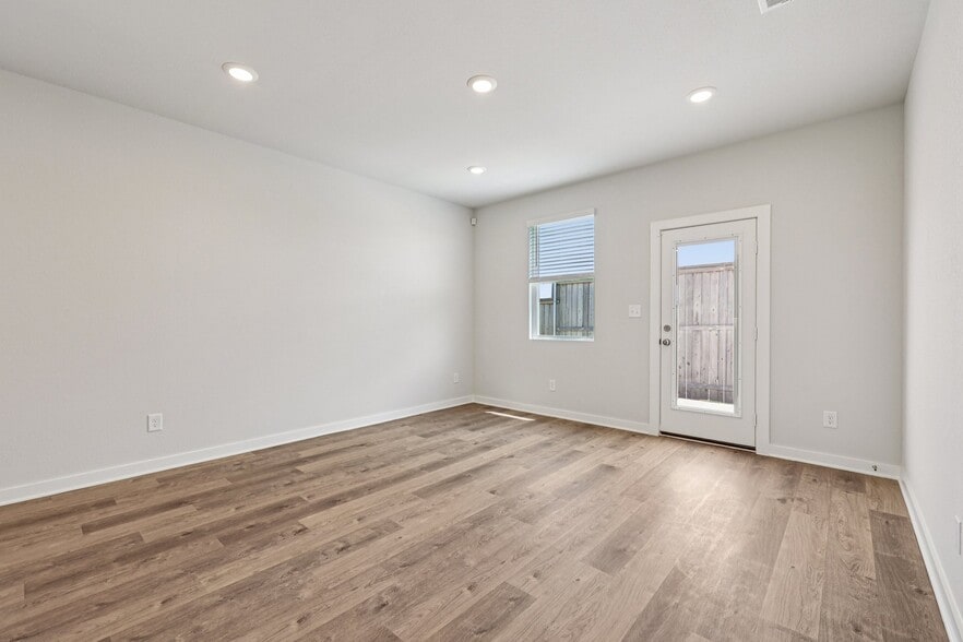 Building Photo - 125 Cutleaf