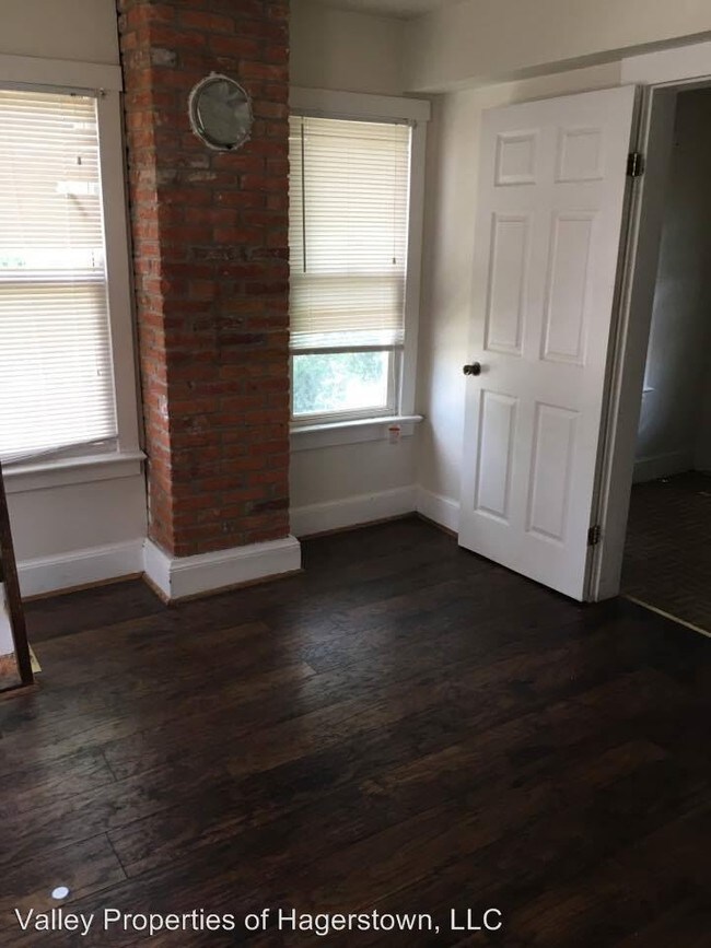 Building Photo - 3 br, 2.5 bath House - 117 N Spring St
