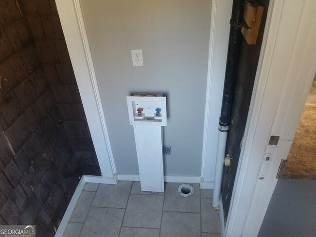 Building Photo - 215 Shannon Cir NE