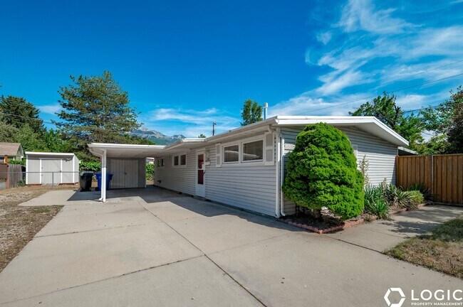Building Photo - 6809 S Meadow Downs Way