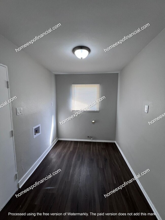 Building Photo - Nice Home For Rent - Duplex with private yard