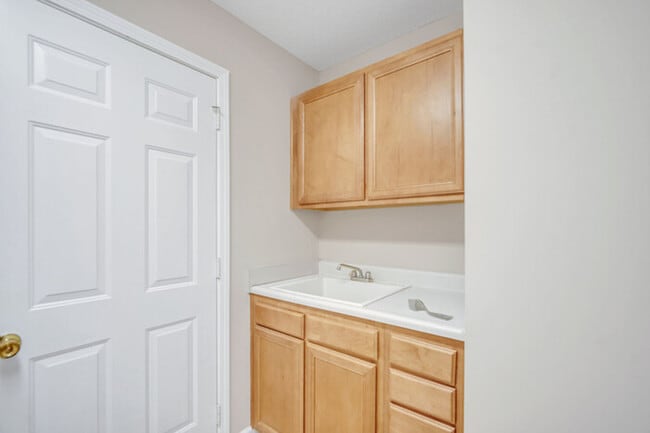 Building Photo - 125 Hopeland Dr
