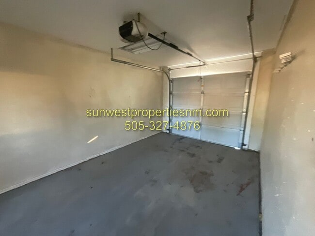 Building Photo - 2 Bedroom, 1 Bath house