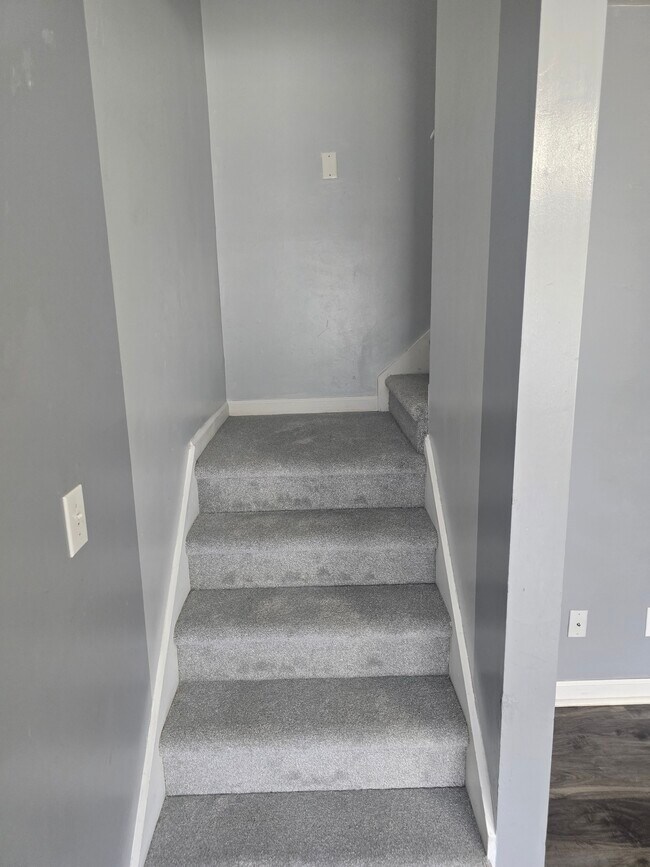 Building Photo - 1905 E Balsam Ct