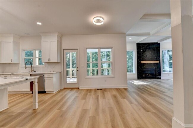 Building Photo - 9135 Fox Trail Ln