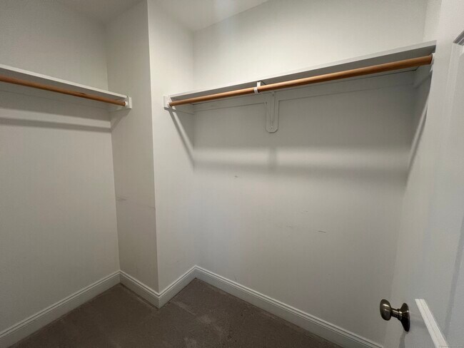 Building Photo - 39 Eden Ave