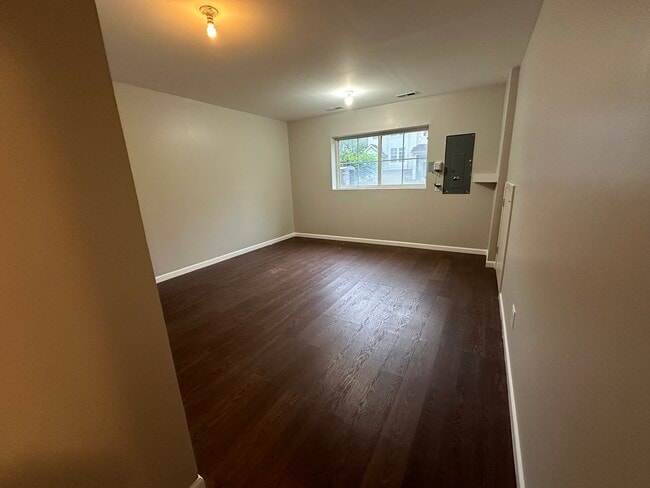 Building Photo - 482 Grosvenor Ln