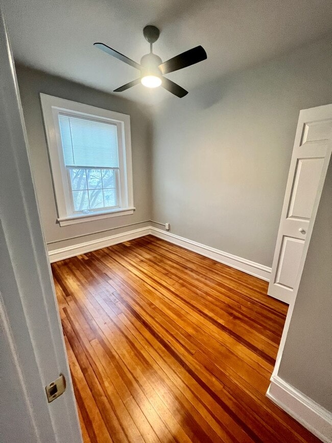 Building Photo - 402 N Sheppard St