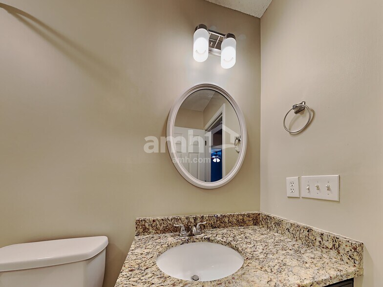 Building Photo - 2030 Clipstone Dr