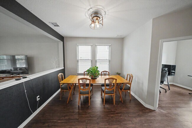 Building Photo - Spacious Home with Office, Game Room & Solar Panels Near Randolph AFB - Realtor Commission: $500