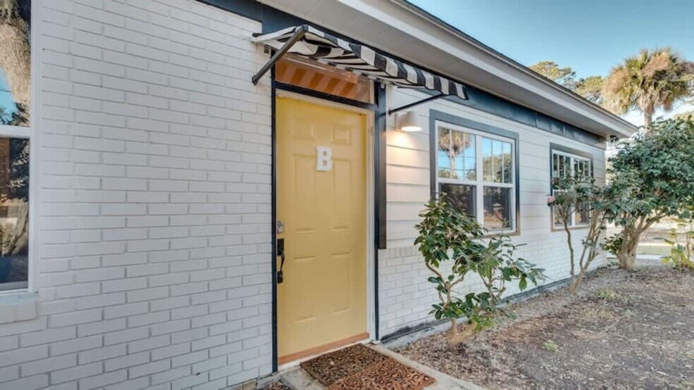 Building Photo - 2601 Dogwood Ave