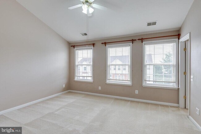 Building Photo - 43794 Virginia Manor Terrace