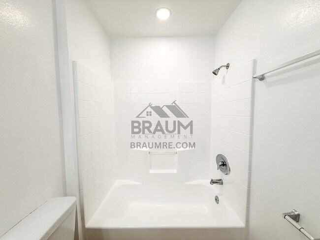 Building Photo - 5245 Riverton Ave