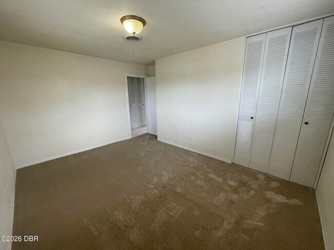 Building Photo - 135 Kent Dr