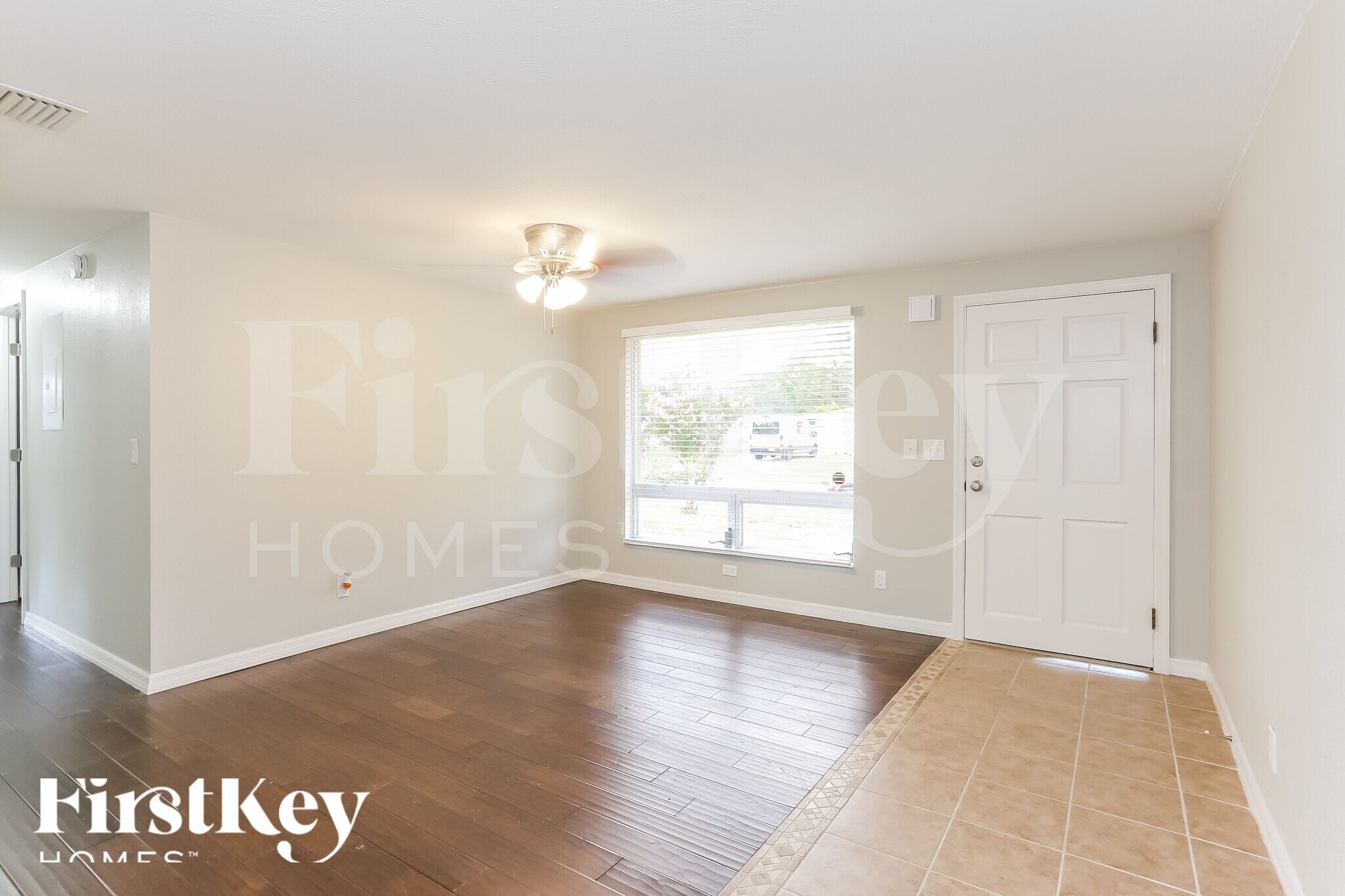 Building Photo - 447 W Clermont Dr