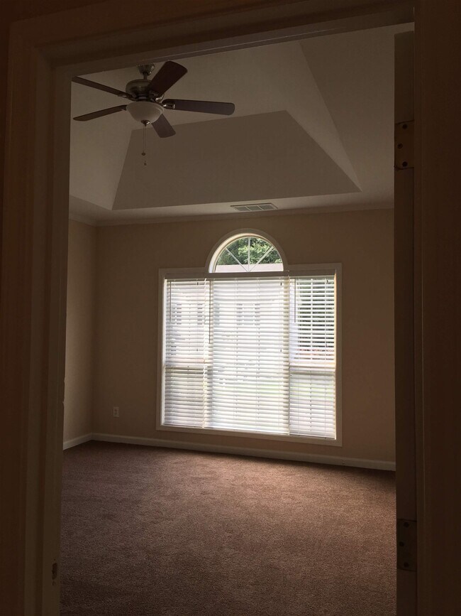 Building Photo - 111 Clarin Way