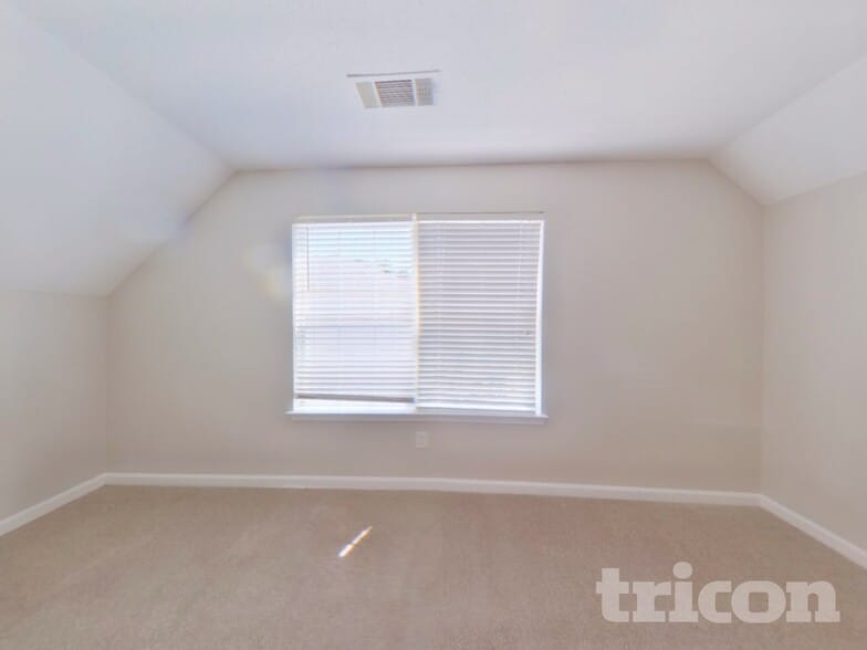 Building Photo - 1418 White Rocks Way NE