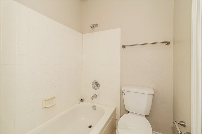 Building Photo - Spacious 4BR Home with Vaulted Ceilings, Fireplace & Large Backyard!