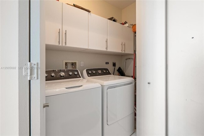 Building Photo - 900 Brickell Key Blvd